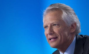 Dominique de Villepin, candidat à l'élection présidentielle, a jugé dimanche que c'était "une erreur" de légiférer sur la mémoire, à propos de la proposition de loi UMP votée par les députés, réprimant la négation des génocides dont celui des Arméniens.