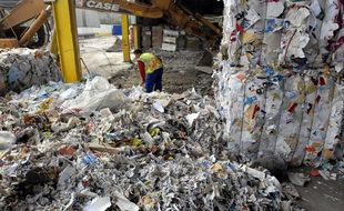 Une usine de recyclage de papier et carton en Seine-Saint-Denis.