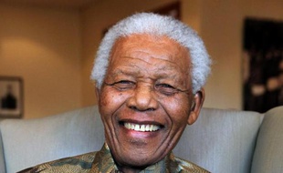 Nelson Mandela, héros la lutte contre le régime raciste d'apartheid et premier président noir de l'Afrique du Sud démocratique, est mort jeudi à l'âge de 95 ans, a annoncé le chef de l'Etat Jacob Zuma à la télévision.