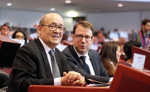Jean-Yves Le Drian et Loïg Chesnais-Girard, le 22 juin 2017 à Rennes lors de la passation de témoin comme président de la région Bretagne.