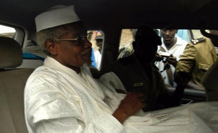 La justice sénégalaise a rejeté mercredi pour vice de forme la demande d'extradition en Belgique de l'ancien chef d'Etat tchadien Hissène Habré, poursuivi pour crimes contre l'humanité et réfugié à Dakar depuis sa chute en 1990, a-t-on appris auprès du ministère de la Justice.