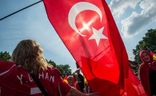 Manifestation à Berlin, le 1er juin 2016, contre le vote par les députés allemands d'une résolution reconnaissant le génocide arménien