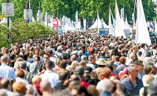 La foule sur les quais de Bordeaux, dimanche 26 mai 2013, pour la Fête du Fleuve