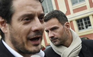 Jérôme Kerviel (D) et son avocat David Koubbi à leur arrivée le 15 juin 2016 au tribunal à Versailles
