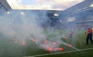 Les supporters croates ont jeté des fumigènes à Saint-Etienne le 17 juin 2016.