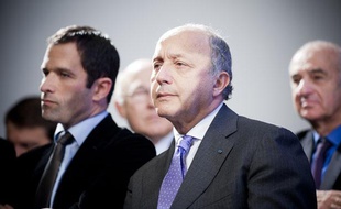 Laurent Fabius rue de Solférino pour les voeux du Parti socialiste en janvier 2012.