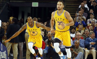 Stephen Curry et André Iguadola emmènent la meilleure équipe de la Ligue.