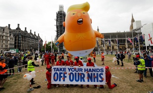 Un dirigeable singeant Donald Trump a été lâché devant le Parlement britannique, le 4 juin 2019, lors de la visite d'Etat du président américain à Londres.