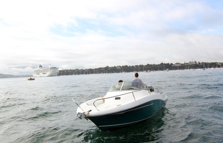 Louer son bateau entre particuliers, c'est autorisé. Mais attention, l'activité de skipper est très encadrée.