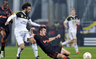 Bordeaux s'est qualifié jeudi pour les 16e de finale de l'Europa League en dominant Bruges 2-1 (groupe D) alors que Marseille, battu au Vélodrome par Fenerbahçe 1-0 (groupe C), est éliminé à l'issue de la 5e et avant-dernière journée de la phase de poules.