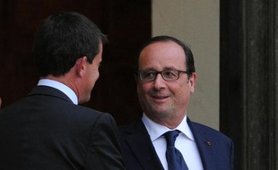 Manuel Valls et François Hollande le 25 août 2014 sur le perron de l'Elysée à Paris