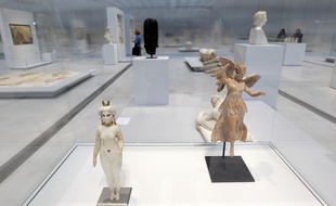 La galerie du Temps du musée du Louvre-Lens, lors de l'inauguration en 2012.