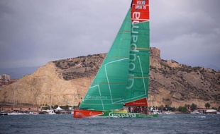 Le départ de la plus formidable course de voile au monde, la Volvo Ocean Race, a été donné samedi après-midi à Alicante (Espagne) et la prochaine terre que toucheront les équipages des six voiliers sera l'Afrique du Sud, dans trois semaines.