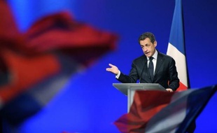 Toujours largement donné battu dans les sondages, Nicolas Sarkozy a créé la surprise jeudi en annonçant qu'il arrêterait sa carrière politique en cas de défaite à la présidentielle, avant de promettre avec détermination en soirée de conduire ses partisans "à la victoire" le 6 mai.