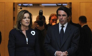 L'épouse de l'ancien chef du gouvernement conservateur espagnol José Maria Aznar, Ana Botella, est devenue mardi la première femme maire de Madrid avec comme feuille de route, en pleine crise, la réduction de la dette colossale de la capitale.