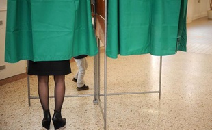 Dans un bureau de vote à Nancy en octobre 2011.