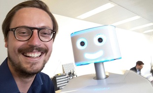 Notre journaliste Guillaume Novello et Waldo de Immersive robotics