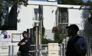 Vendredi, devant l'école de La Pauline à Marseille. (BORIS HORVAT / AFP)