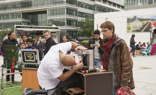 Réparation d'objets lors des Repair Days à Paris le 4 juin 2016.