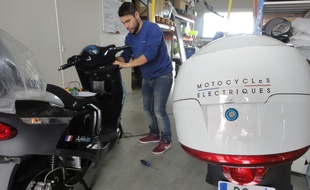 Cinquante scooters seront livrés à la ville de Paris avant cet été.