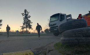 Les gendarmes ont débloqué le dépôt pétrolier de Vern-sur-Seiche, le 3 décembre 2019, près de Rennes.