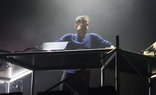 Le musicien et producteur français de musique électronique Rone (de son vrai nom Erwan Castex) lors de la 42 eme édition du festival de musique Le Printemps de Bourges, en 2018.