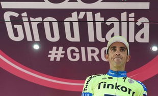 Alberto Contador sur le podium du Giro le 14 mai 2015.