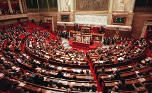 L'Assemblée débutera mardi l'examen du texte sur l'extension du travail dominical, sur demande expresse du président Nicolas Sarkozy et malgré l'hostilité conjuguée de certains députés UMP, de la gauche, des syndicats et des Eglises.