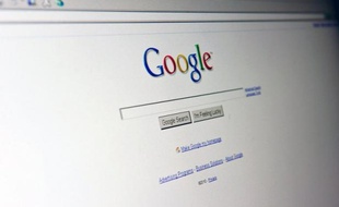 Le titre du géant internet Google est passé pour la première fois de son histoire mercredi au-dessus de la barre des 900 dollars à Wall Street alors que débute sa conférence annuelle pour programmateurs de logiciels, Google I/O.