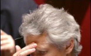 Alors qu'il espérait un peu de répit dans l'affaire Clearstream, le Premier ministre français Dominique de Villepin se trouve confronté à de nouvelles révélations embarrassantes, venues cette fois d'un ancien proche au coeur du scandale, l'industriel Jean-Louis Gergorin.