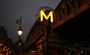 Le métro parisien, la nuit