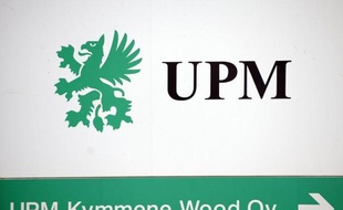 L'industriel finlandais UPM, déjà en train de fermer son usine papetière Stracel de Strasbourg (250 salariés), a annoncé jeudi vouloir vendre rapidement deux autres usines françaises, à Docelles (Vosges) et Aigrefeuille (Charente-Maritime).