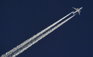 Le transport aérien se développera-t-il impétueusement d'ici à 2050 suivant la plupart des projections de trafic, ou les avions seront-ils cloués au sol par une énergie trop chère et trop rare? Spécialistes français et européens s'interrogent.