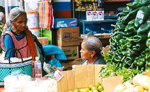 Une scène de marché typique au mercado de San Jose, à Xalapa.