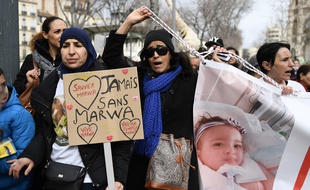 Des Marseillais sont venus apporter leur soutien aux parents de Marwa