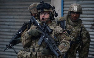 La Maison Blanche a assuré jeudi que les Etats-Unis ne souhaitaient pas garder des bases militaires permanentes en Afghanistan après 2014 et que toute présence de soldats américains dans le pays après cette date se poursuivrait "seulement à l'invitation" de Kaboul.