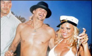 L'actrice canadienne Pamela Anderson a indiqué mercredi sur son site internet vouloir un divorce à l'amiable et digne avec le musicien Kid Rock, soulignant être très inquiète pour ses deux enfants de la couverture médiatique de l'événement.