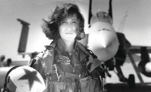 Tammie Jo Shults dans les années 90, extrait du livre «Military Fly Mom» de Linda Maloney.