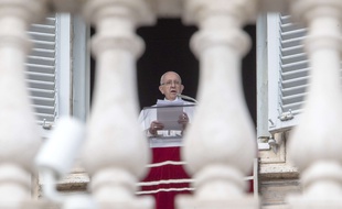 Le pape François pendant son discours le 10 février au Vatican.