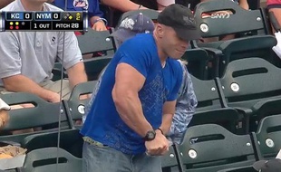 Le grand homme musclé qui n’arrivait pas à ouvrir une bouteille d’eau