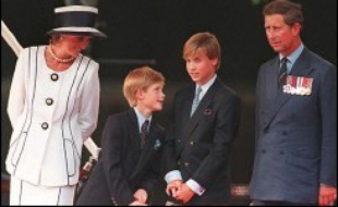 La princesse Diana avec le prince Charles et leurs enfants, Harry et William.