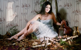 La chanteuse Emilie Simon (Universal), par Raphael Neale.