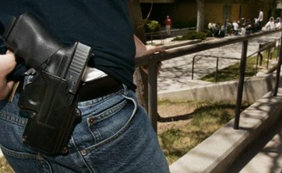 Une étudiant portant une arme à feu, dans une université de l'Utah.