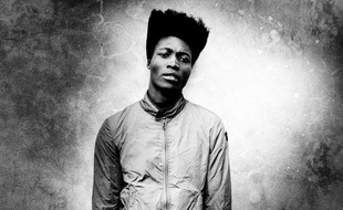 Le chanteur soul folk Benjamin Clementine