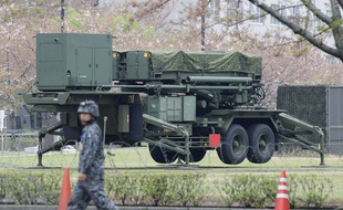 Un système sol-air PAC-3 déployé au Japon pour se prémunir d'un possible lancer de missile nord-coréen, à Tokyo le 14 avril 2016.