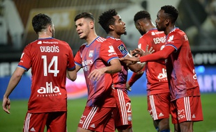 A l'image de Guimaraes et Mendes félicitant Dubois et Kadewere, décisifs sur le but lyonnais ce dimanche, l'OL a redressé la barre en Ligue 1 depuis cinq journées. JEAN-FRANCOIS MONIER