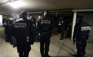 "C'est du cinéma! Il faudrait venir la nuit, c'est là qu'on est en danger, que les dealers viennent!", lance une habitante du quartier Air-Bel à Marseille, cadre vendredi d'une opération des forces de l'ordre après l'envoi de renforts.