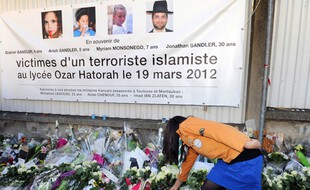 Devant l'école juive de Toulouse peu après l'attaque de Mohamed Merah en 2012. (archives)