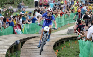 Pauline Ferrand-Prévot lors de la course de VTT des JO de Rio, le 20 août 2016.