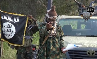 Capture d'écran réalisée le 2 octobre 2014 d'une vidéo diffusée par Boko Haram, montrant le chef de file du groupe islamiste nigérian, Abubakar Shekau